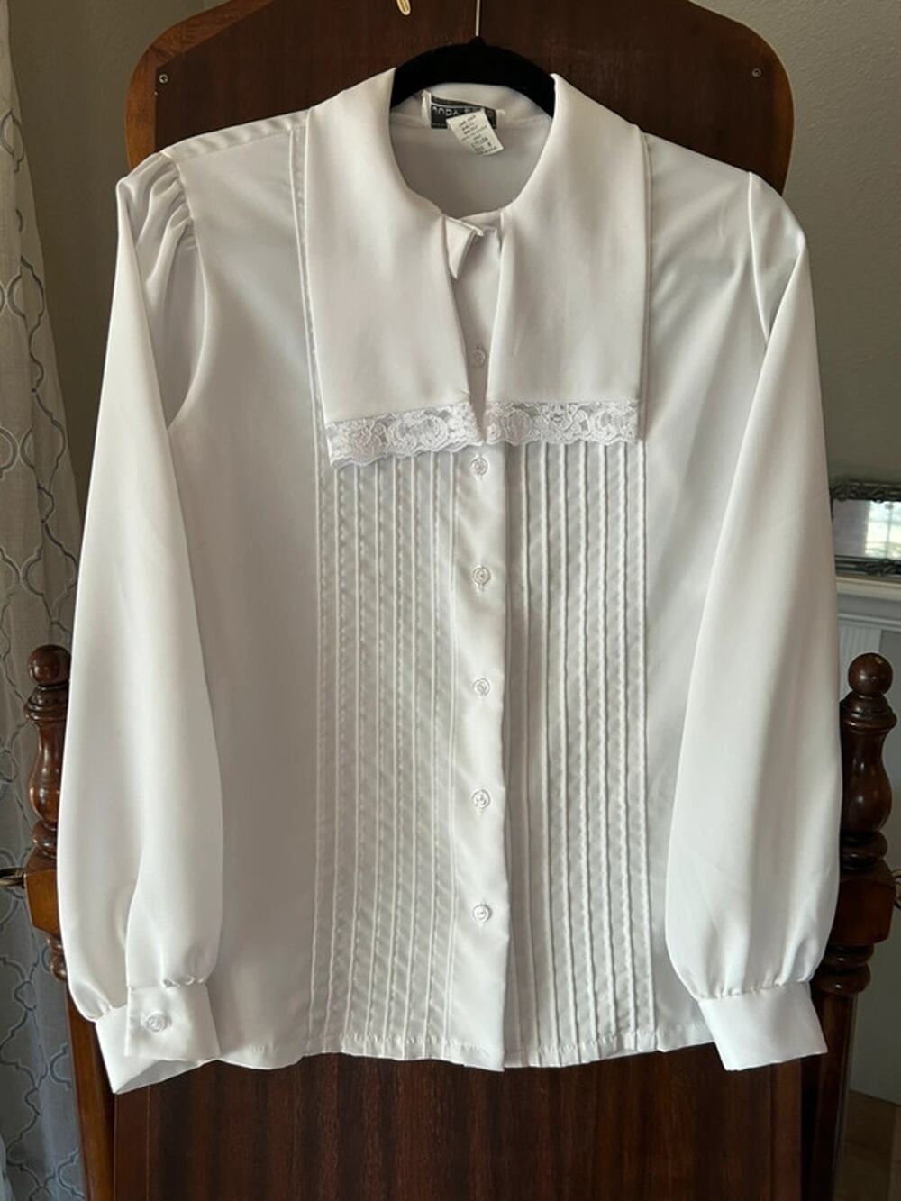 vintage Judy Bond size 8 long-sleeve white blouse tuxedo pintuck pleating